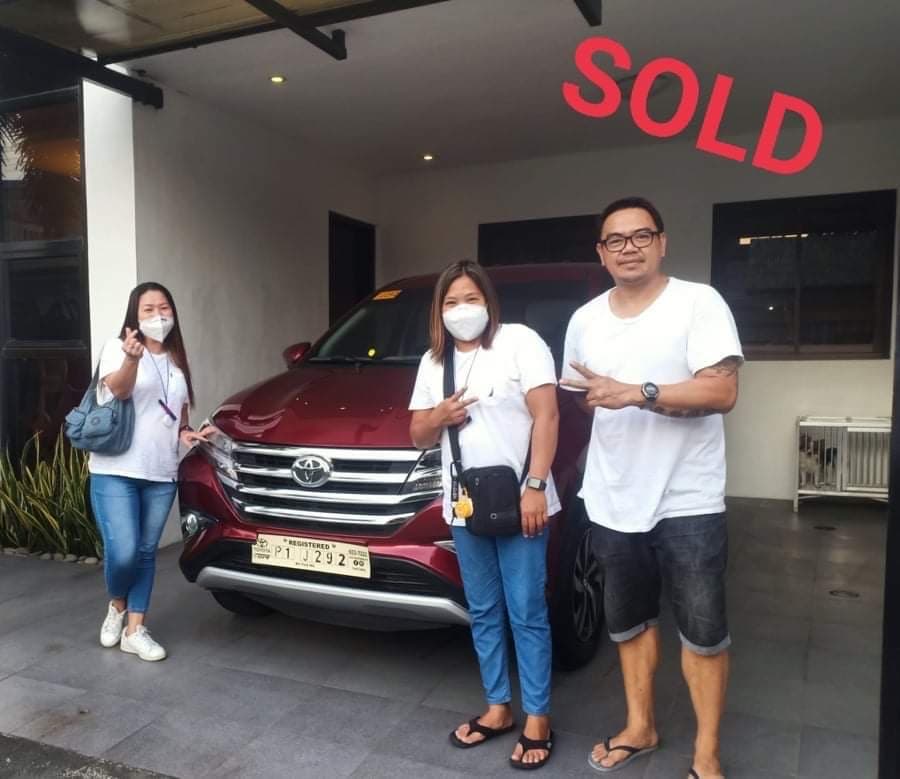 Maroon Toyota Fortuner photo