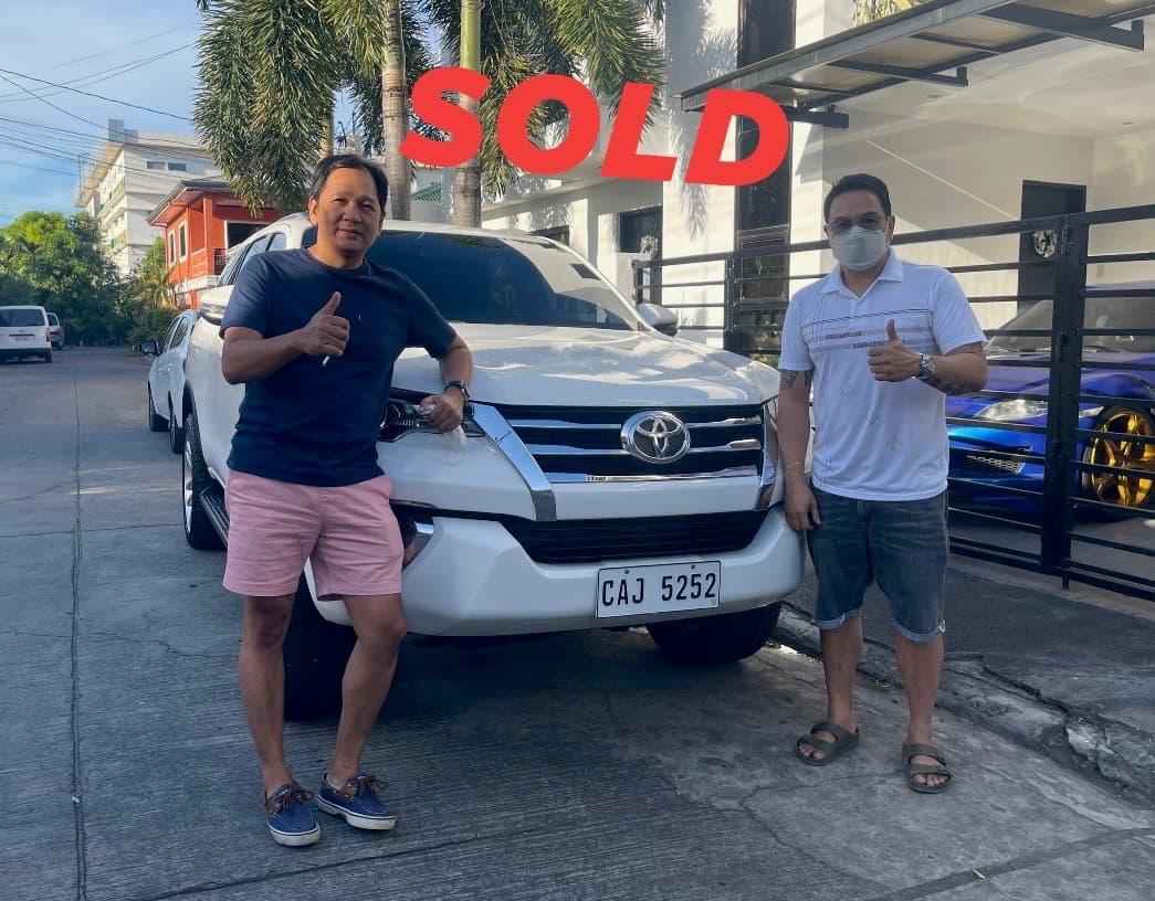 Silver Toyota Innova photo