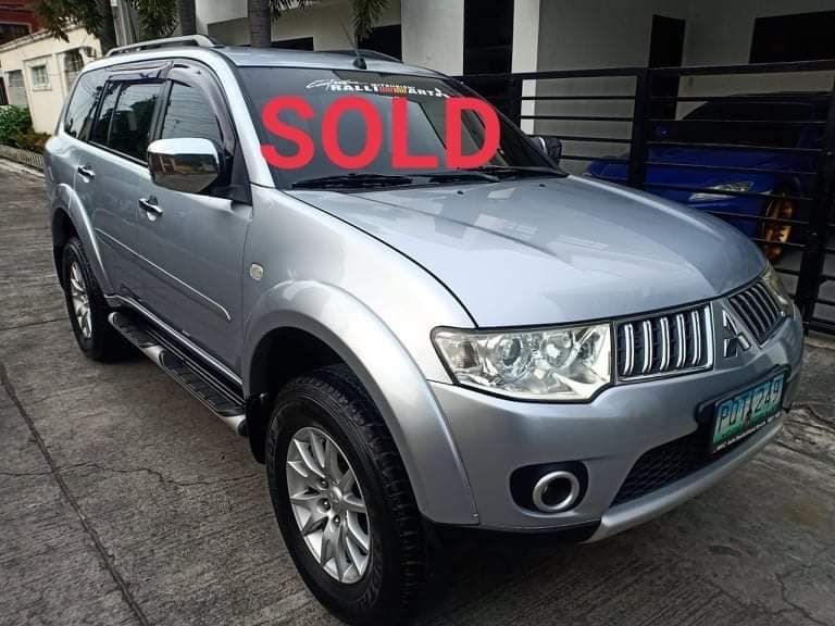 Silver Mitsubishi Montero Sport photo