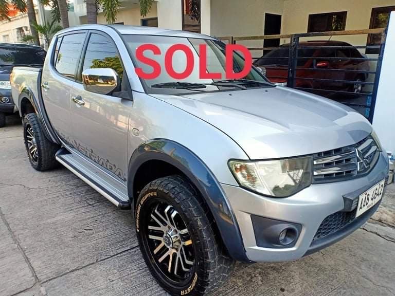 Silver Mitsubishi Strada photo