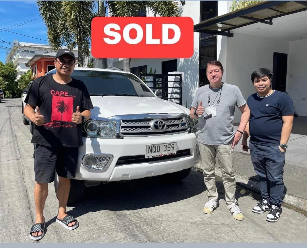 Silver Toyota Fortuner photo