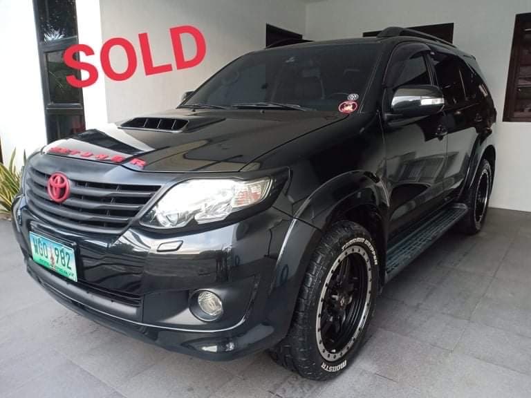 Black Toyota Fortuner photo