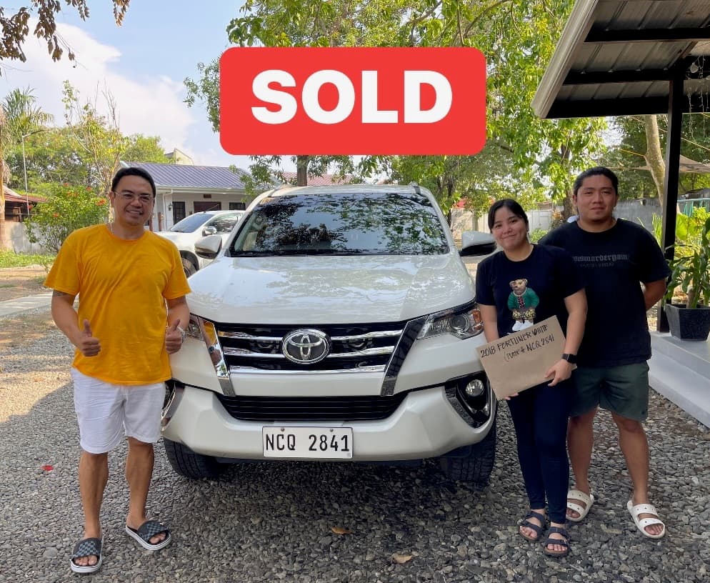 White Toyota Fortuner photo