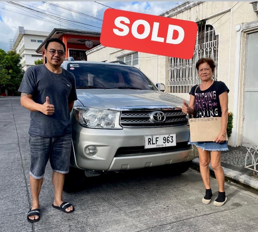 Silver Toyota Fortuner photo