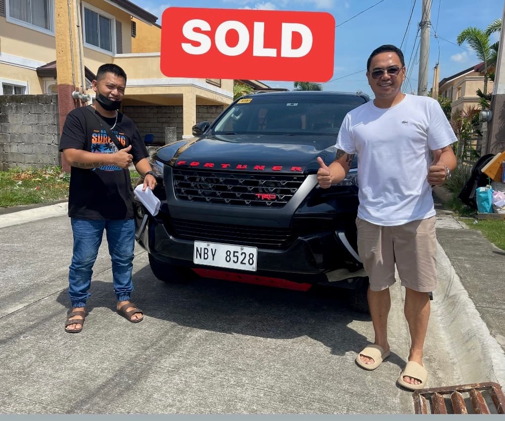 Black Toyota Hilux photo