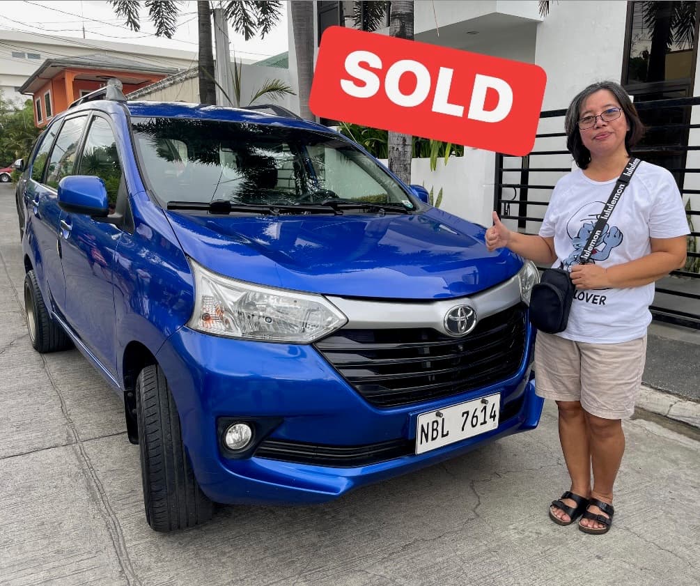 Blue Toyota Avanza photo