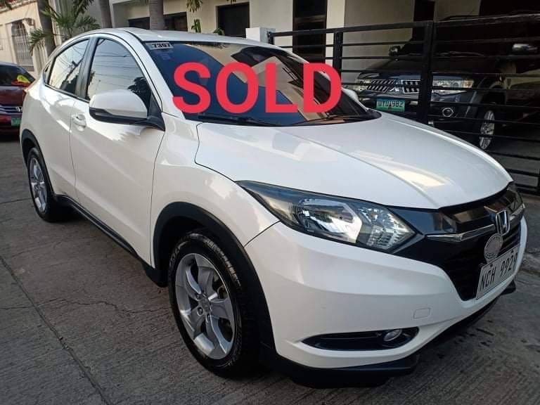 White Honda HR-V photo