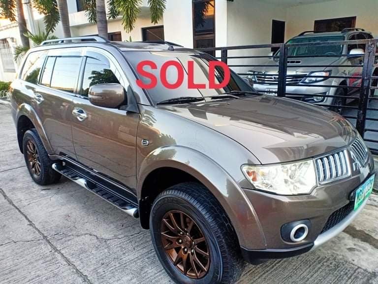 Gray Mitsubishi Montero Sport photo