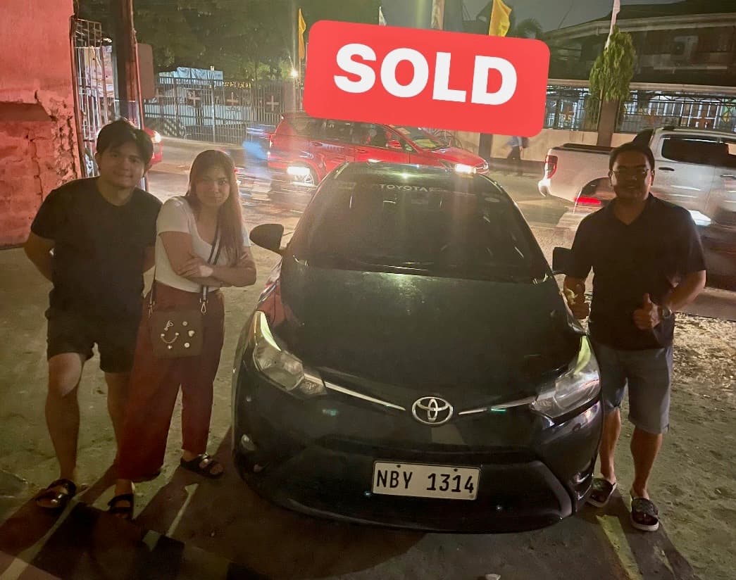 Black Toyota Avanza photo