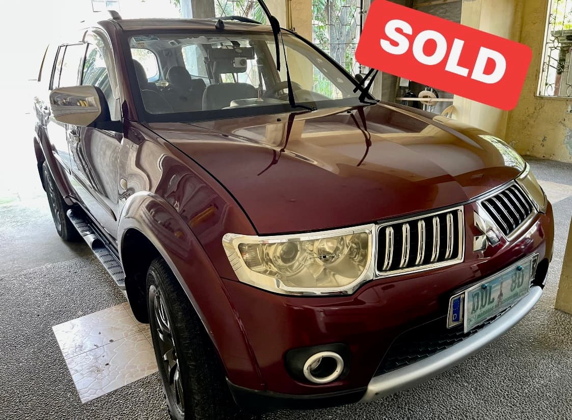Maroon Mitsubishi Montero Sport photo