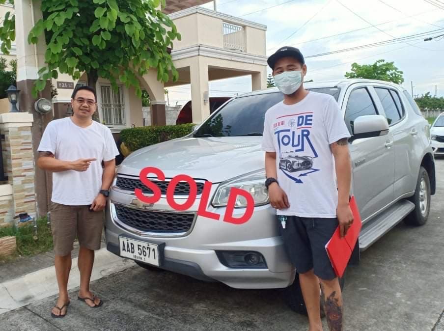 White Mitsubishi Montero Sport photo