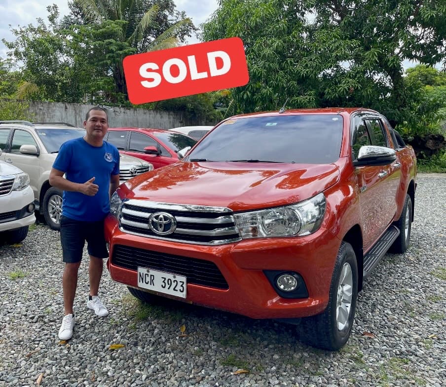 Red Toyota Hilux photo