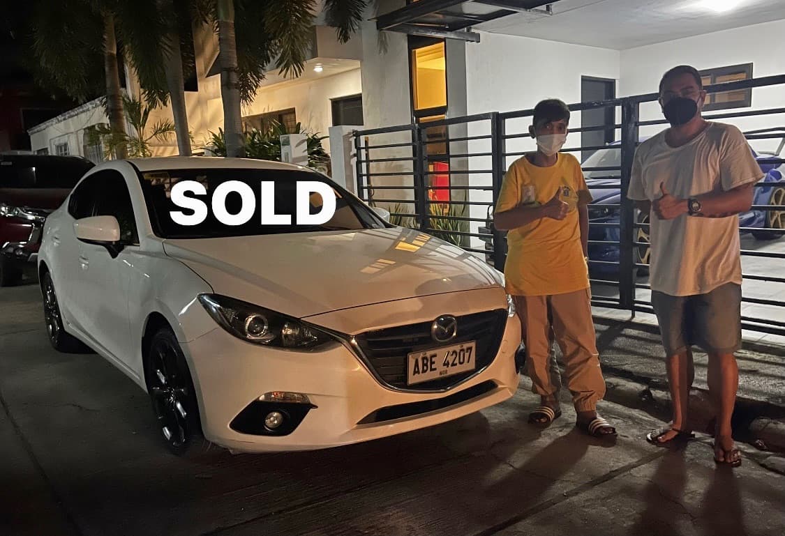 White Mazda 2 photo