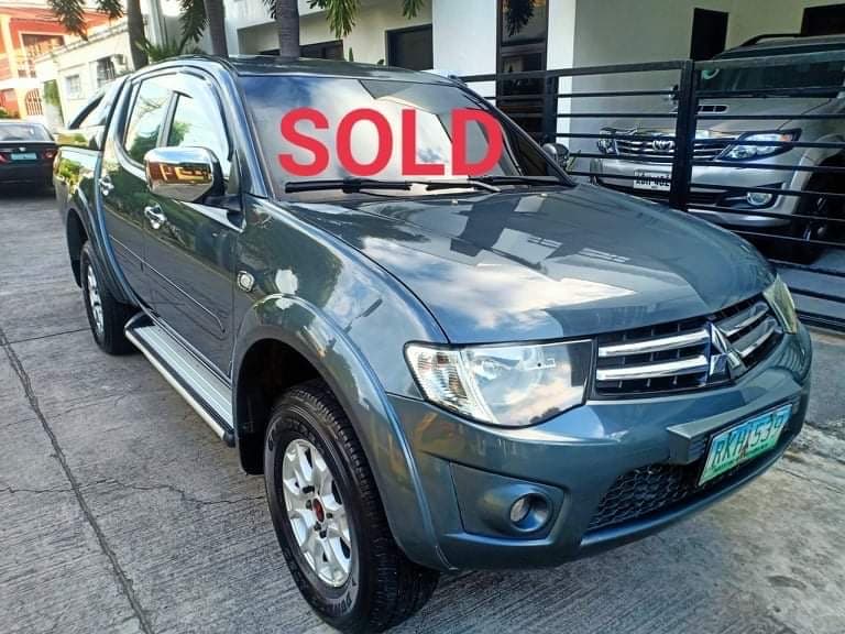 Gray Mitsubishi Strada photo