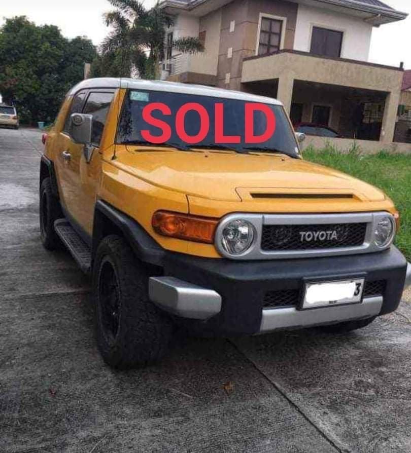 Yellow Toyota FJ Cruiser photo