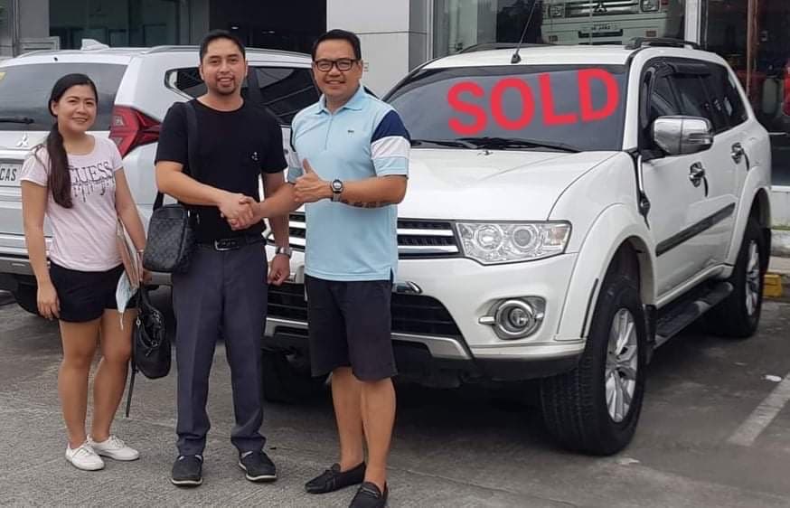 White Mitsubishi Montero Sport photo